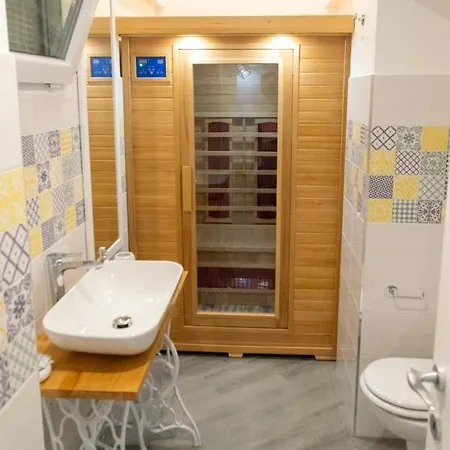 La Casa Nel Vicolo 2 *